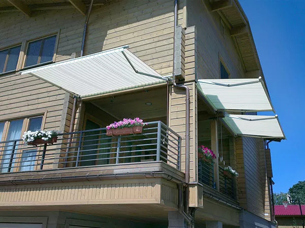 フルカセットオーニングの正しい開け方。