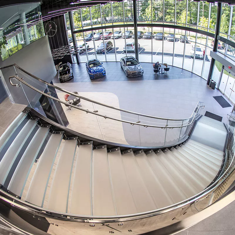 ガラス手すりは現代の建築と安全性をどのように変えているのでしょうか?