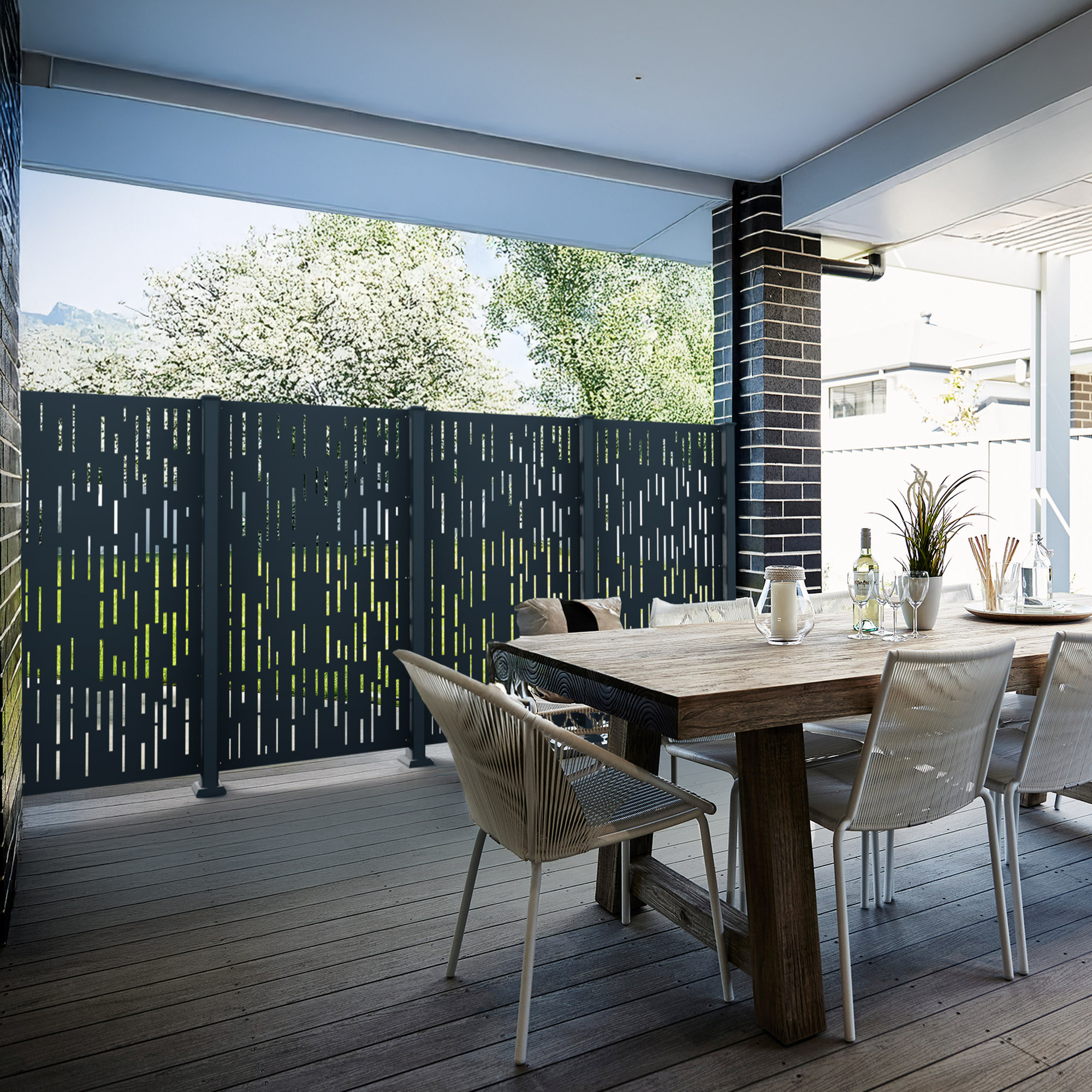 フェンスのプライバシースクリーンを使用する利点は何ですか?